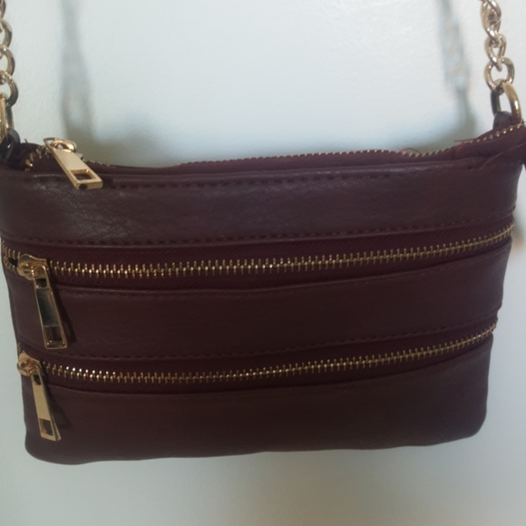A practical multi zip cross body small mauve purse - Picture 3 of 4